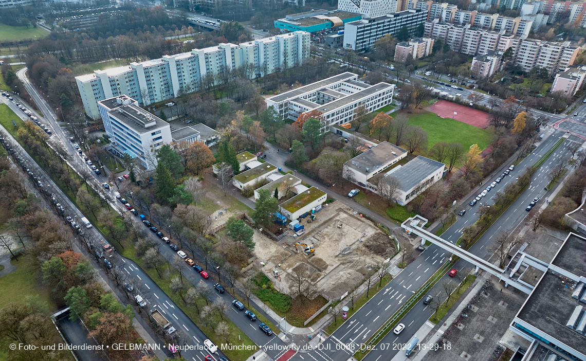 07.12.2022 - Luftbilder von der Baustelle an der Quiddestraße 'Haus für Kinder' in Neuperlach